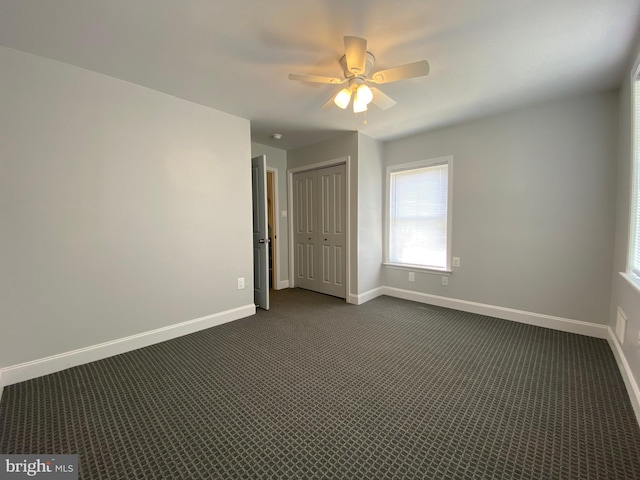 carpeted empty room featuring ceiling fan