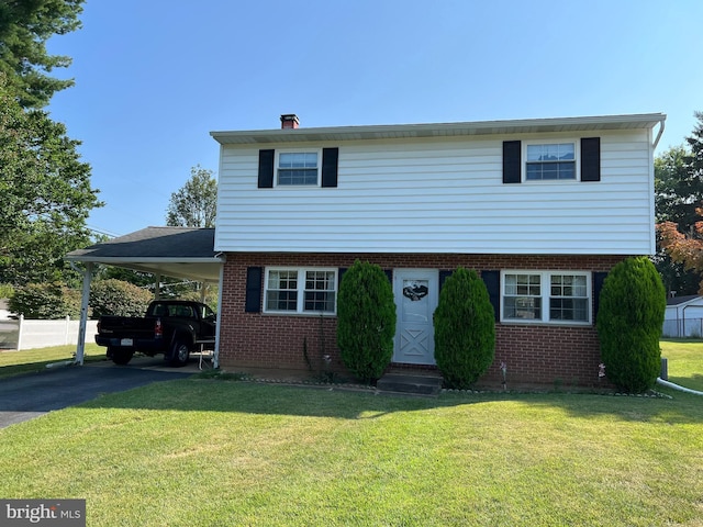 view of front of property with a carport and a front yard