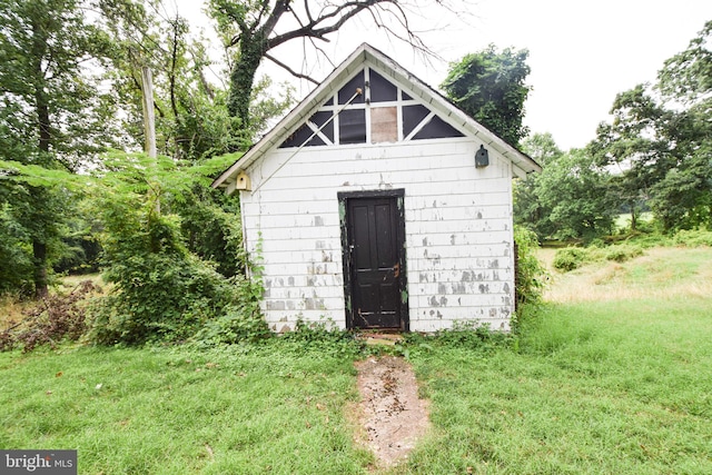 view of outbuilding featuring a yard