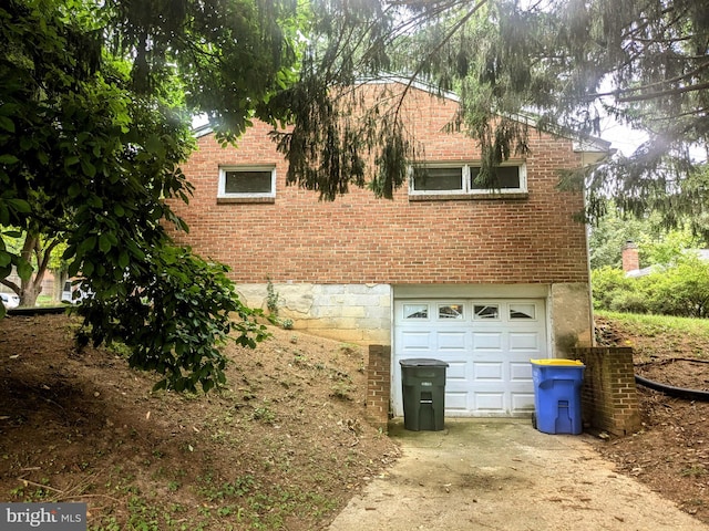 view of front facade with a garage