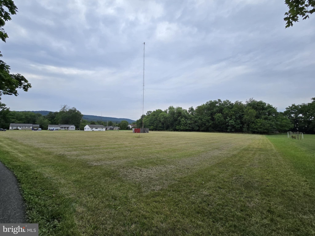 view of yard with a rural view