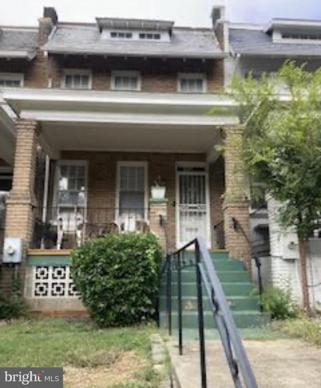 view of front of property with covered porch