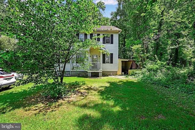 view of front of house featuring a front lawn