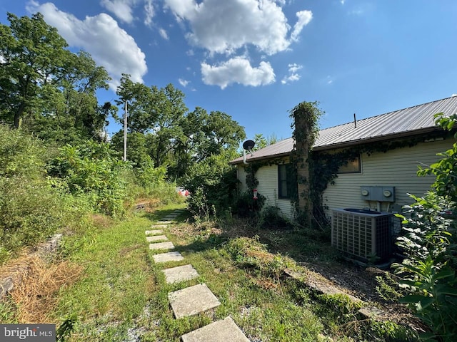 view of yard featuring cooling unit