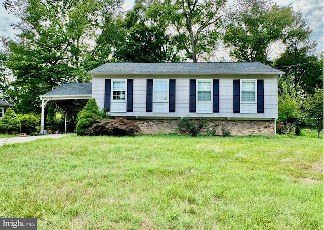 view of front of house with a front lawn