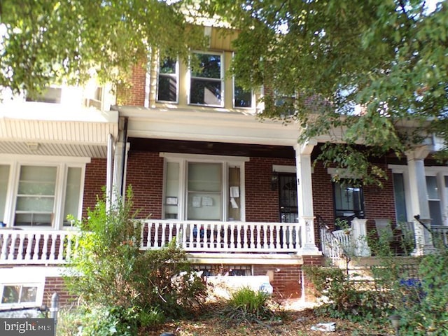 view of front facade with covered porch