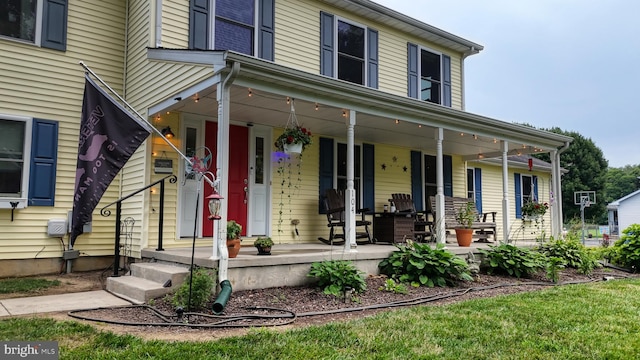 view of front of property featuring covered porch