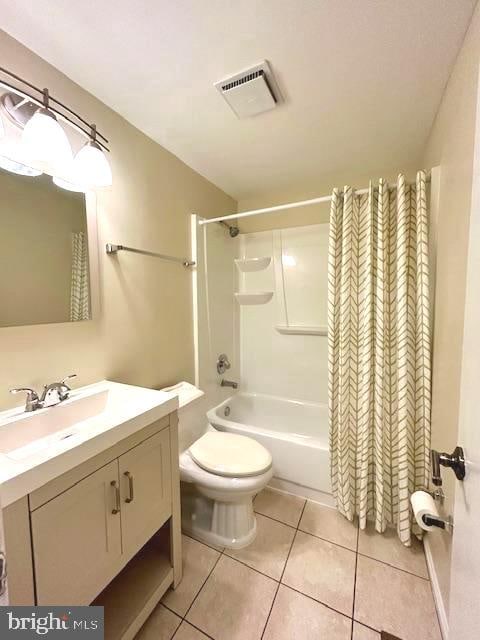 full bathroom featuring tile patterned flooring, vanity, shower / bathtub combination with curtain, and toilet