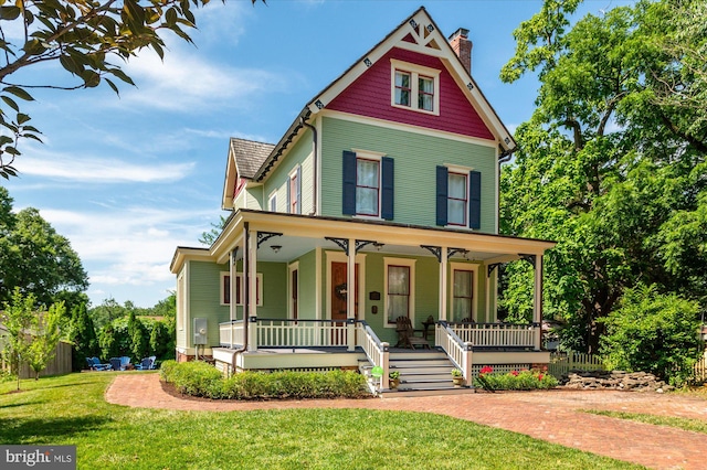 victorian home with a front lawn and covered porch