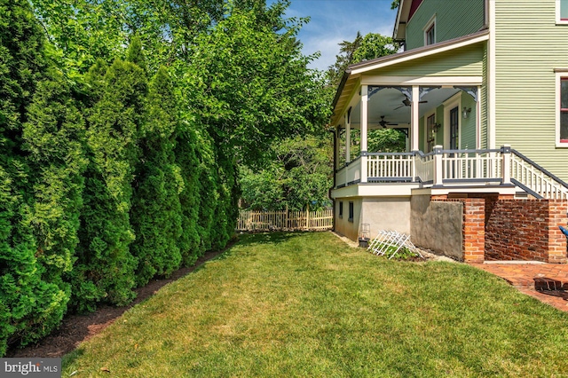 view of yard featuring ceiling fan