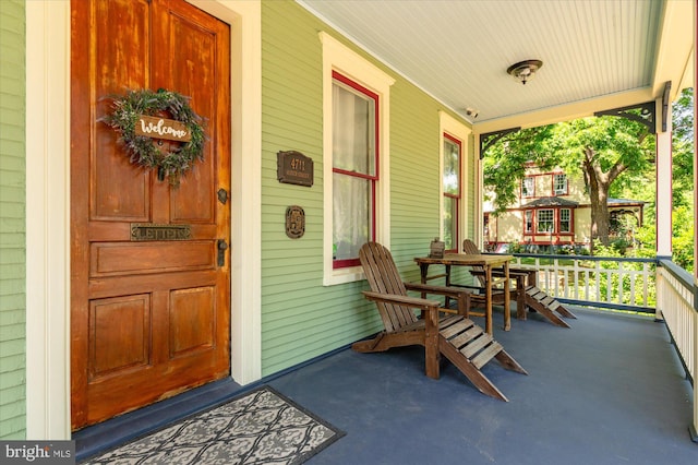 doorway to property with covered porch