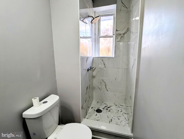 bathroom with toilet and tiled shower