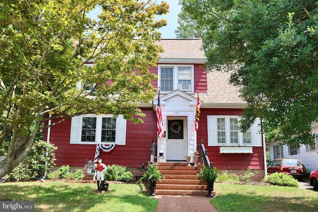 view of front of house with a front lawn