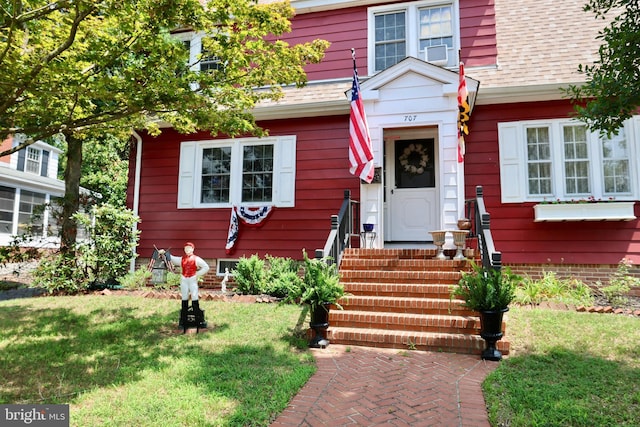 property entrance featuring a yard