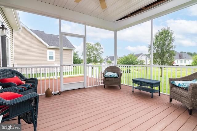 sunroom with ceiling fan