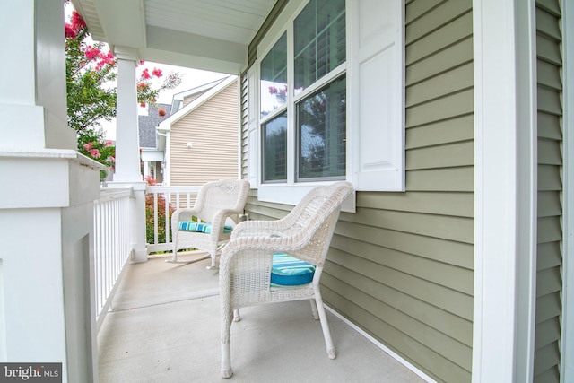 balcony featuring covered porch