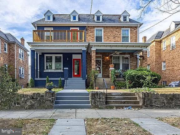 view of front of property featuring a porch and a balcony