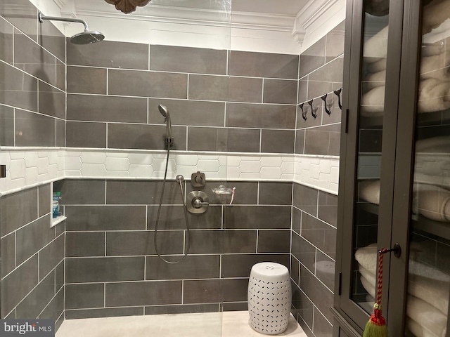 bathroom featuring tile walls, crown molding, and tiled shower