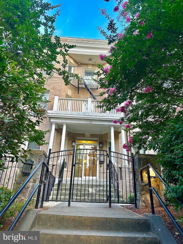 exterior space featuring a balcony