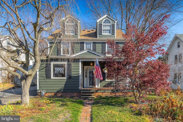 view of front of house with a front yard