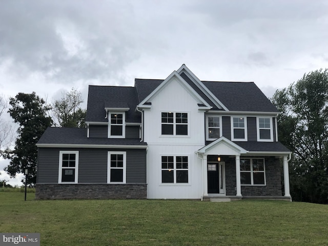 view of front facade with a front yard