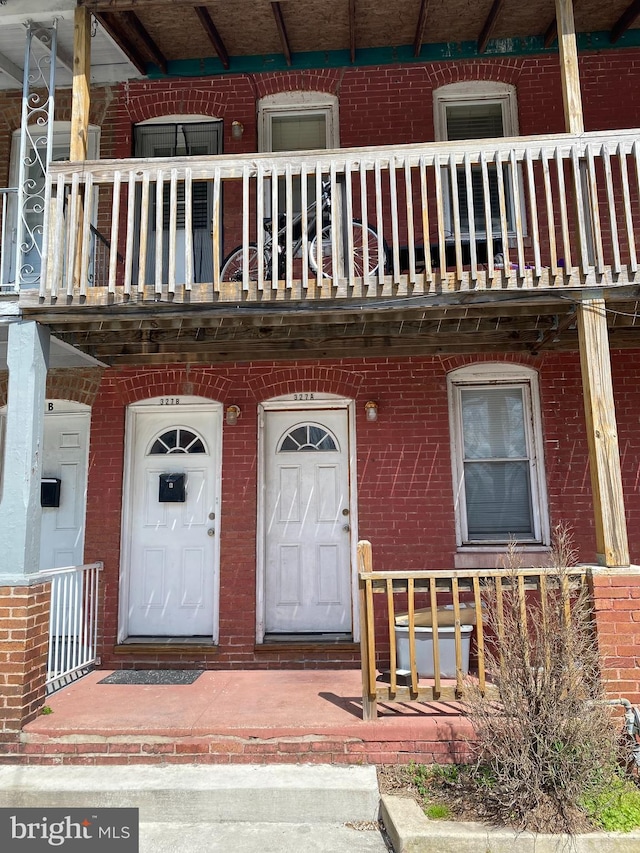 entrance to property featuring a balcony