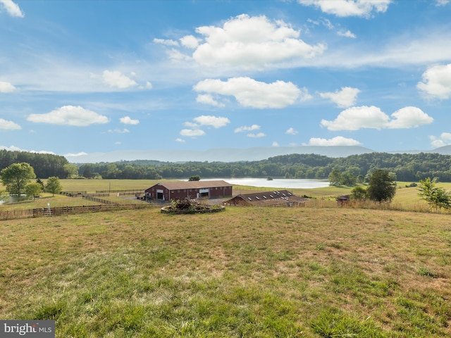 view of yard featuring a rural view