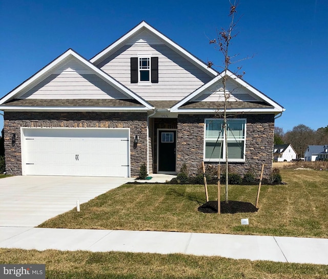 craftsman house with a garage and a front lawn