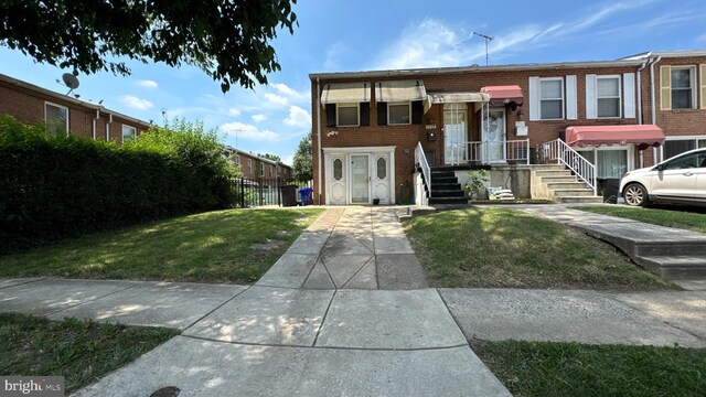 view of front of house featuring a front yard