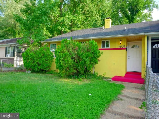 view of front of house featuring a front yard