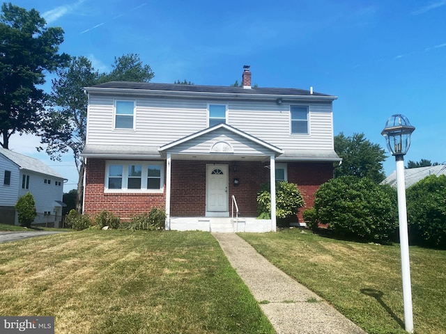 view of front facade with a front yard