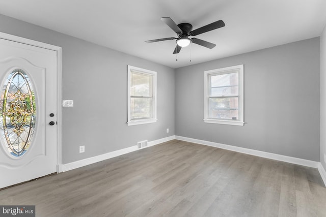 foyer featuring light hardwood / wood-style floors and ceiling fan