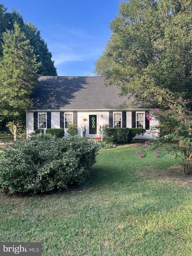 view of front of house with a front yard