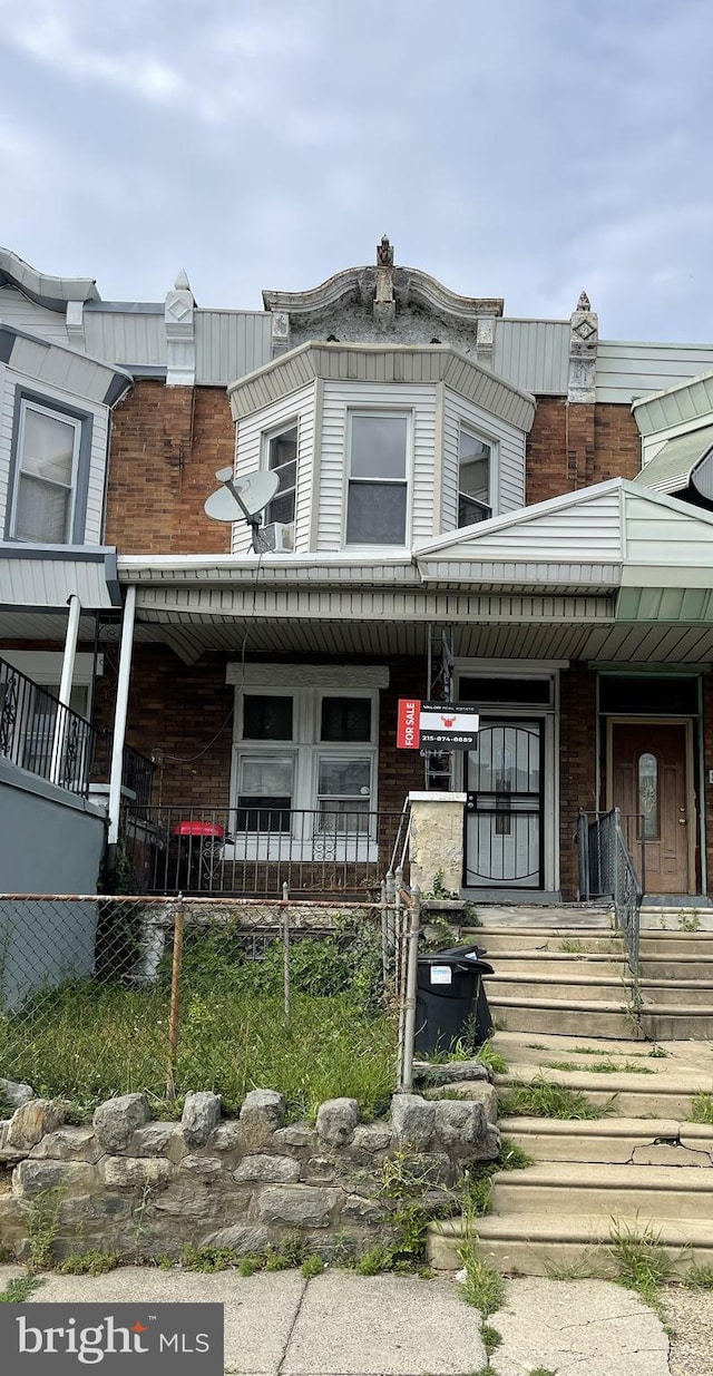 view of front of property featuring covered porch