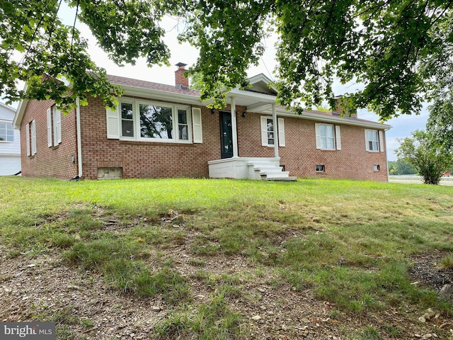 view of front of home featuring a front lawn