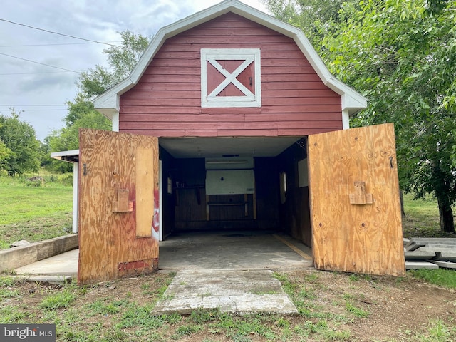 view of outbuilding