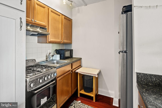 kitchen with backsplash, dark hardwood / wood-style floors, black appliances, and sink