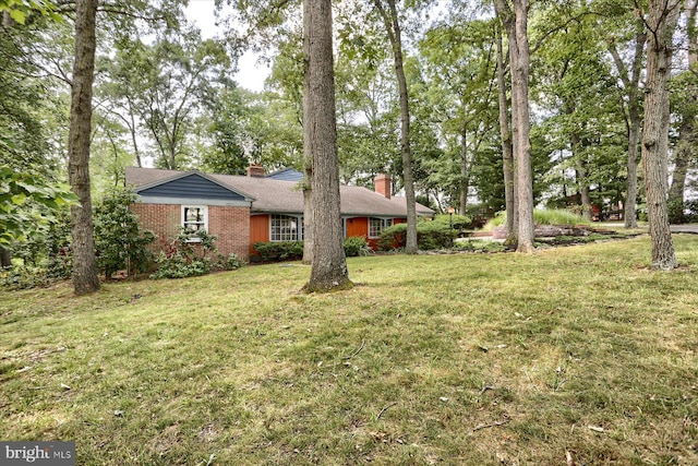 view of front of property with a front lawn