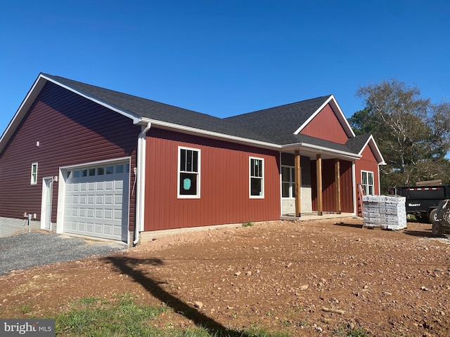 view of front facade featuring a garage