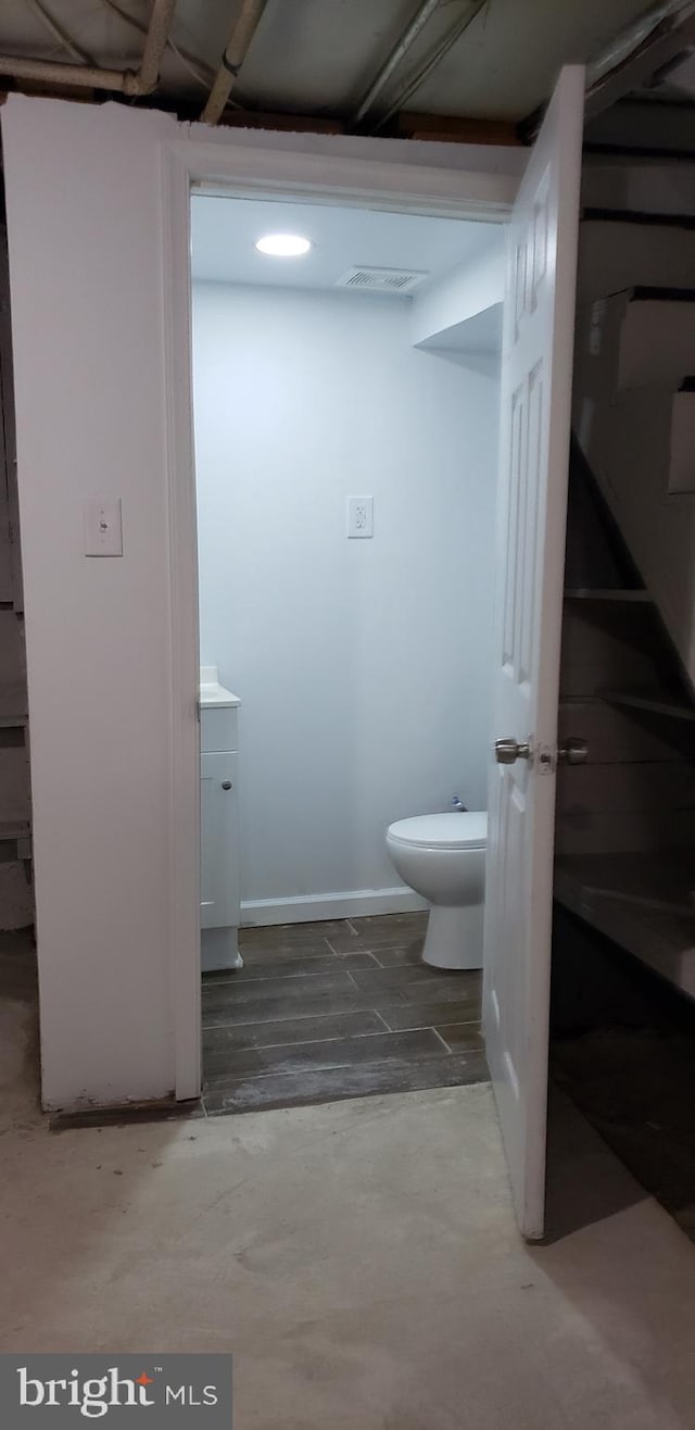 bathroom featuring concrete floors