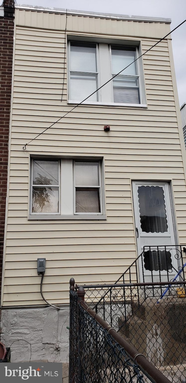 1830 E Cornwall St, Philadelphia, PA 19134 - view of side of property featuring fence