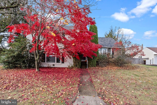 view of front of property with a front lawn