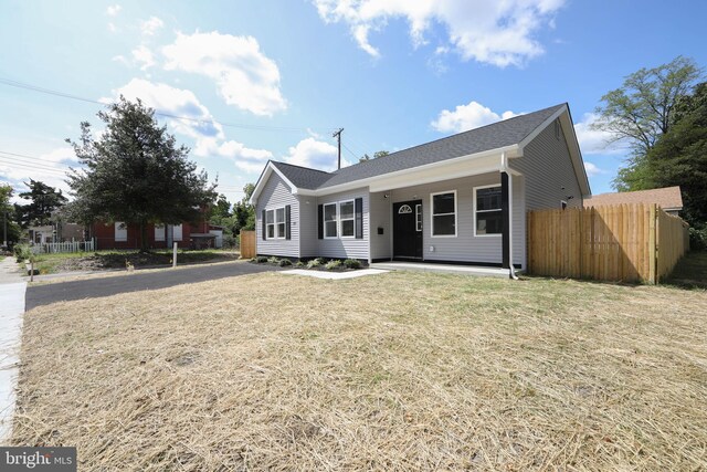 ranch-style house with a front yard