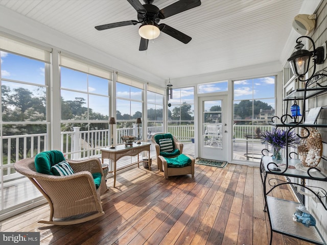 sunroom / solarium with ceiling fan