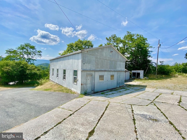 view of side of property featuring an outbuilding