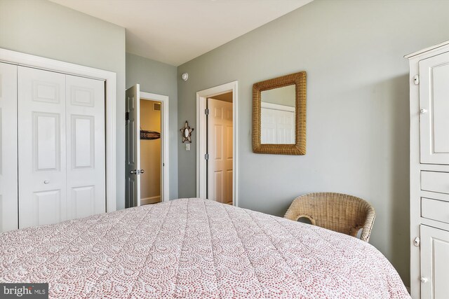 bedroom featuring a closet