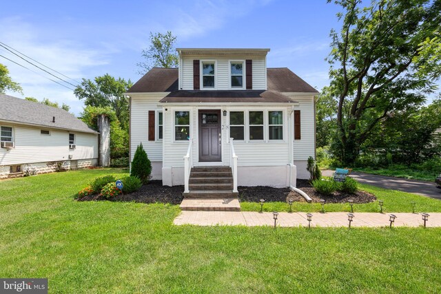 view of front facade with a front lawn