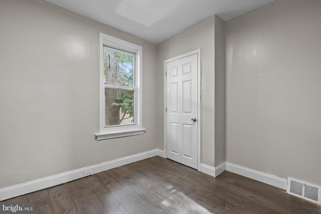 spare room featuring dark wood-type flooring