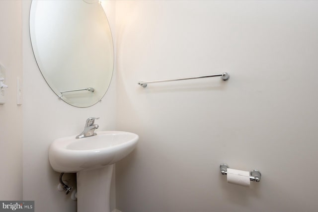 bathroom with sink