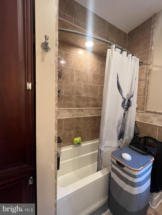 bathroom with shower / bath combo with shower curtain